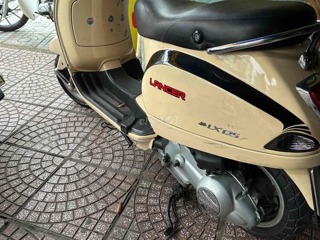 Piaggio Vespa LX 125 Vàng kem sơn zin bóng keng. Mua bán Xe máy tại Quận Phú Nhuận Tp Hồ Chí Minh được đăng bởi Thinhnguyen hình 2