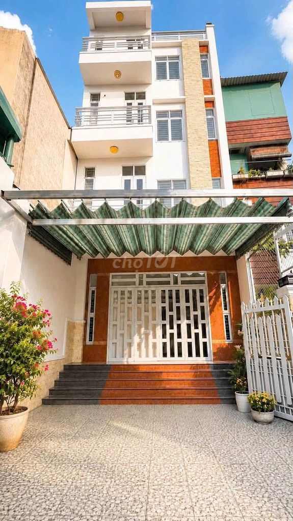 Nhà sân rộng Quận 3, 6PN, dưới 7 tỷ