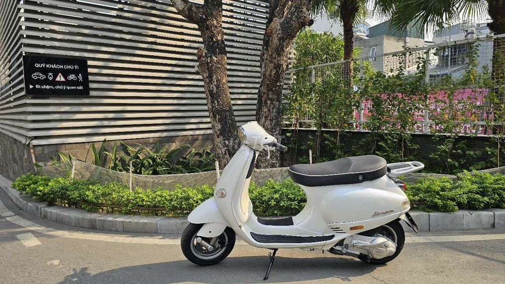 Vespa ET4 125 trắng trai