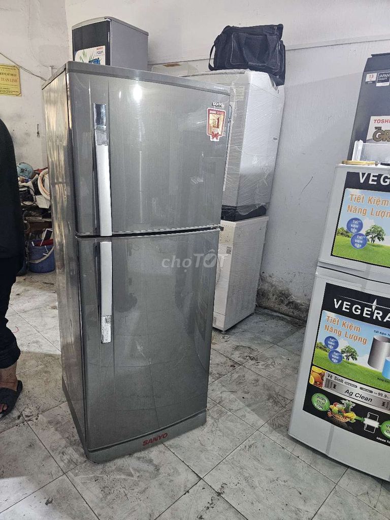 Tủ lạnh Sanyo 220lit zin nguyên bản. Mua bán Tủ lạnh tại Quận Thanh Xuân Hà Nội được đăng bởi Máy Giặt Tủ Lạnh Hà Nội hình 1