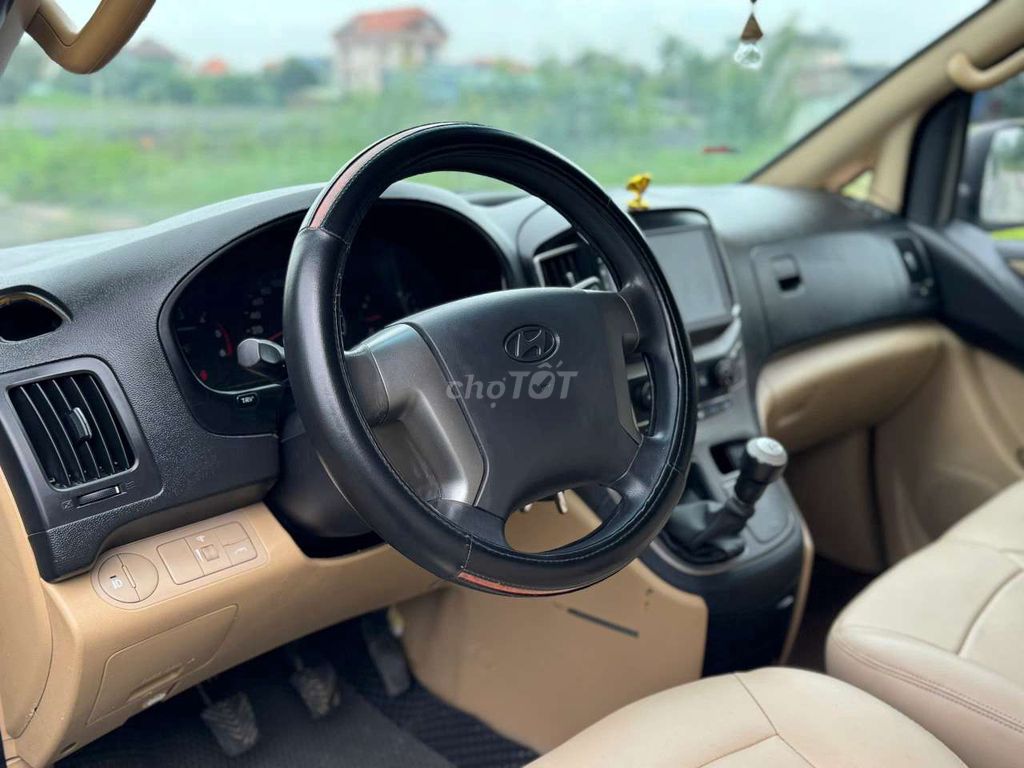 Ô tô Hyundai Starex số sàn 9 chổ máy dầu. Mua bán Ô tô tại Quận 12 Tp Hồ Chí Minh được đăng bởi Trương Thành Phú hình 6