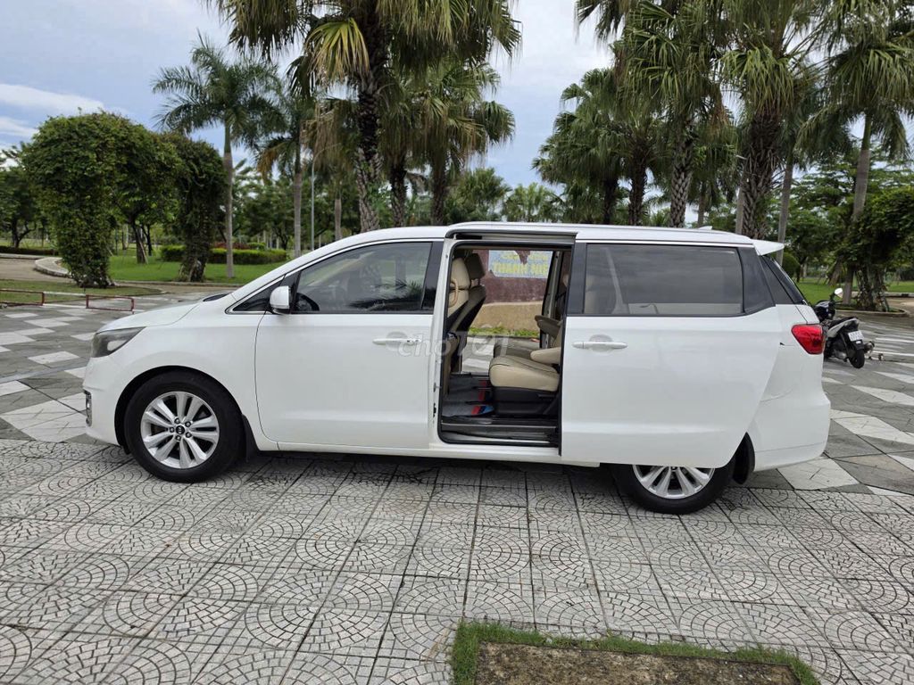 Kia Sedona 2016 максимальная комплектация с 2 люками