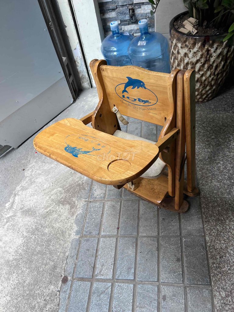 ghế ăn dăm bé dùng rồi về lau lại giúp em nhé. Mua bán Mẹ và bé tại Quận Thanh Xuân Hà Nội được đăng bởi Hồng Anh hình 1