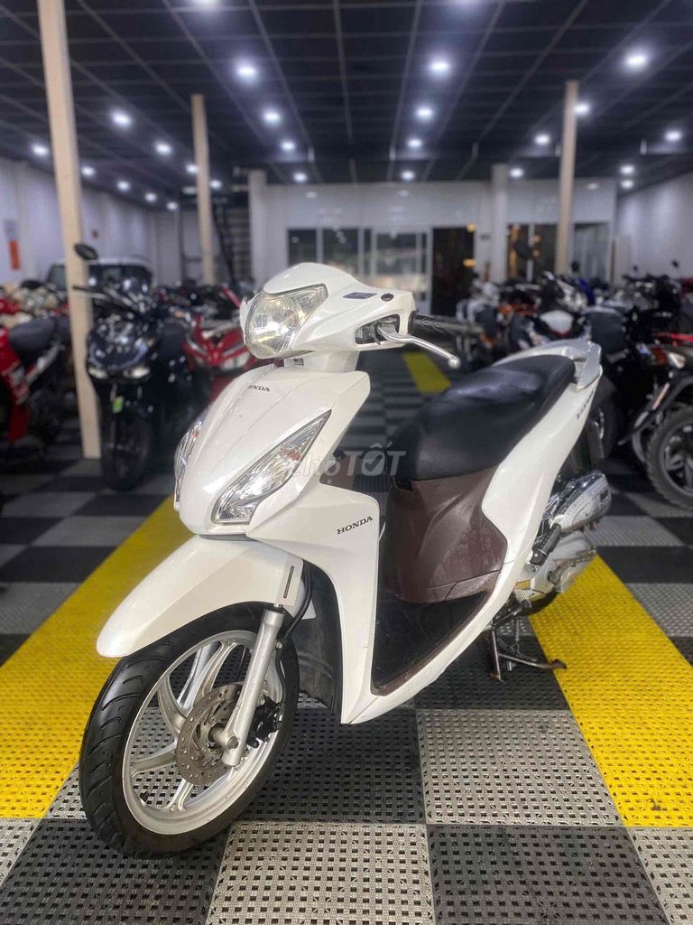 Vision đẹp, máy êm thì thầm bao vọt. Mua bán Xe máy tại Quận 8 Tp Hồ Chí Minh được đăng bởi Quân  hình 4
