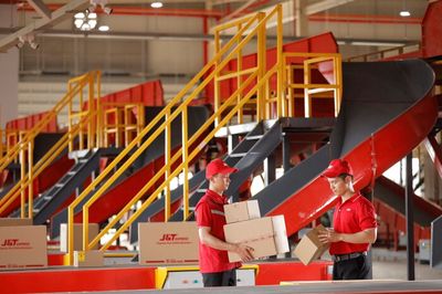 CẦN TUYỂN NHÂN VIÊN PHÂN LOẠI HÀNG HÓA (NAM & NỮ). Việc làm tại Huyện Hóc Môn Tp Hồ Chí Minh được đăng bởi CÔNG TY TNHH MTV CPN THUẬN PHONG (J&T EXPRESS) hình 1