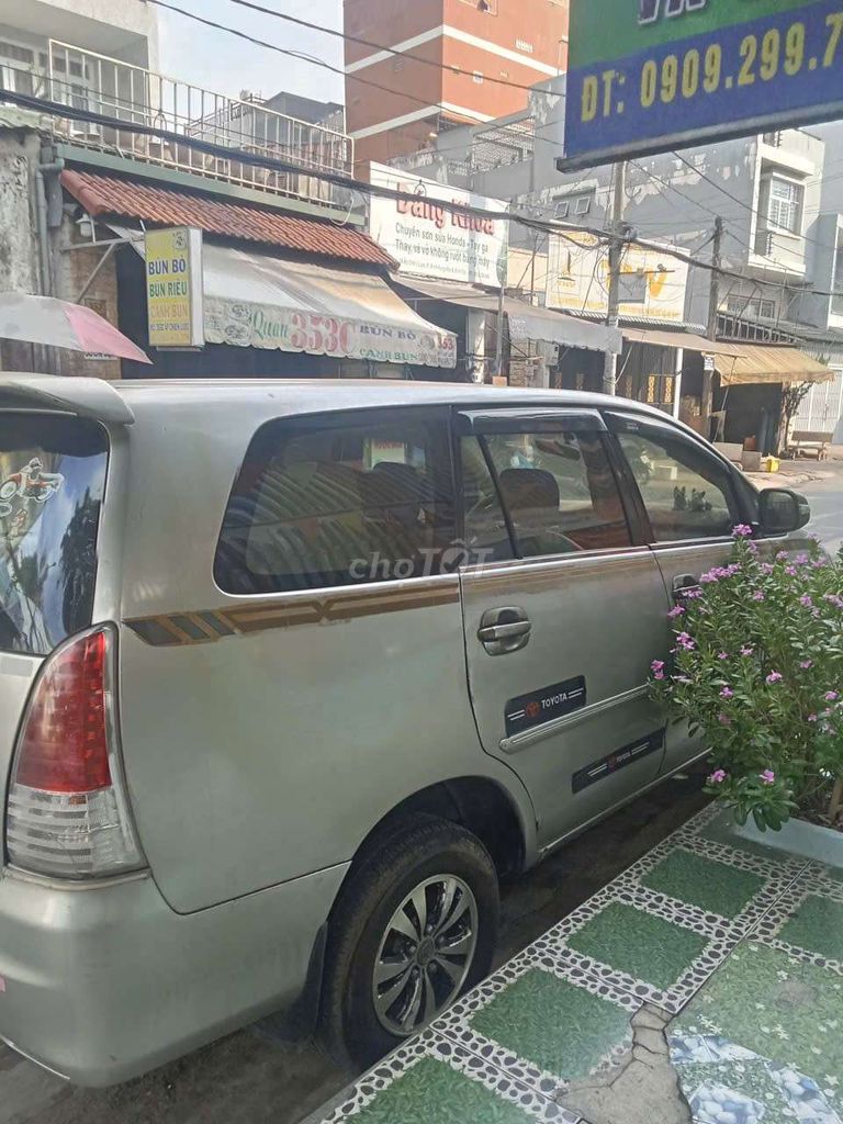 Серебристый Toyota Innova J 2007, 7 мест