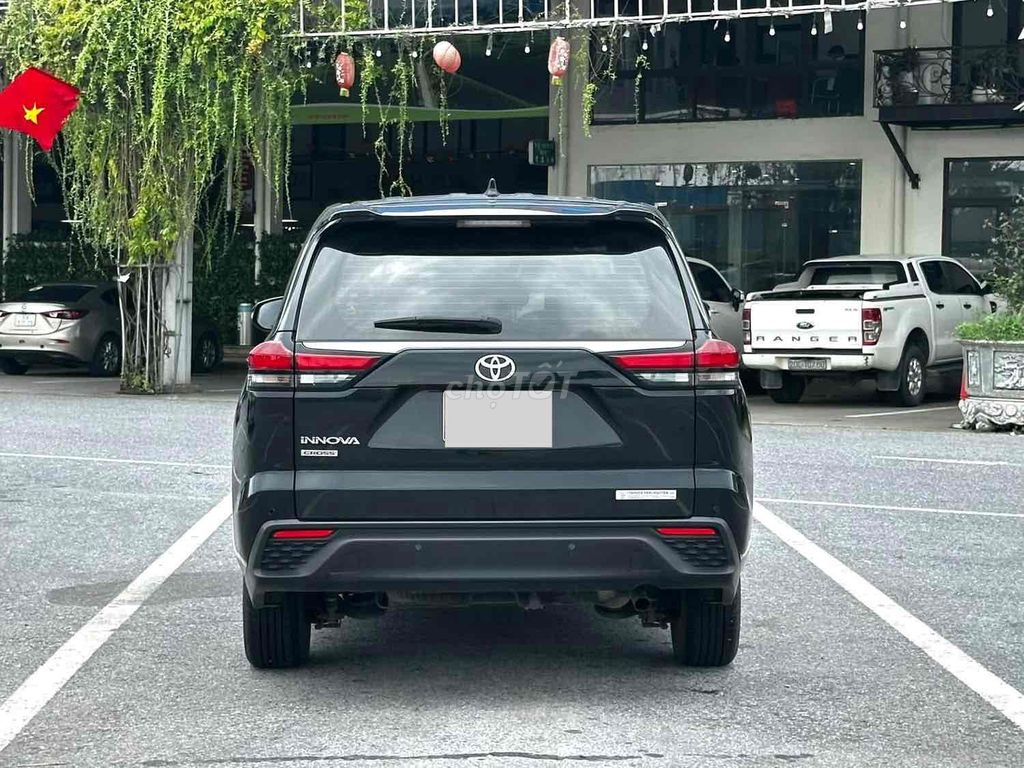 Toyota Innova Cross 2.0V CVT 2025 года выпуска