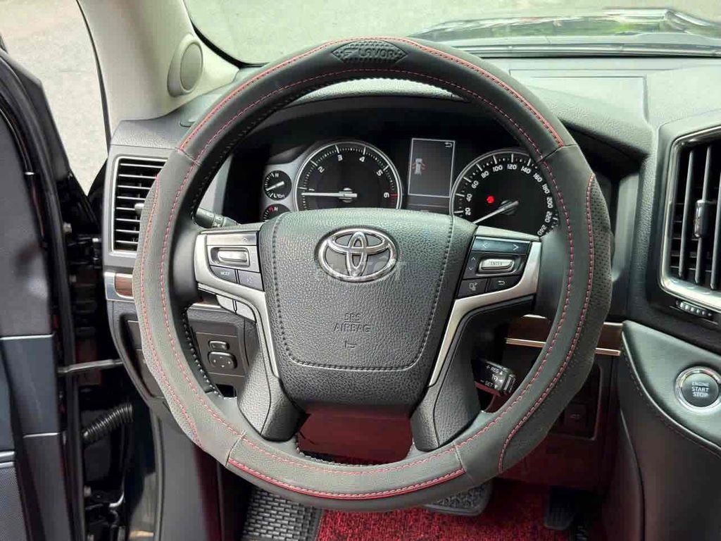 Toyota LandCruiser VX 4.6 V8 sx 2020 màu đen. Mua bán Ô tô tại Quận Cầu Giấy Hà Nội được đăng bởi Cao Quý hình 8