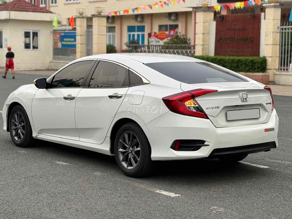 Honda Civic 10-го поколения, версия G, 2021, белый, пробег 90 тыс. км