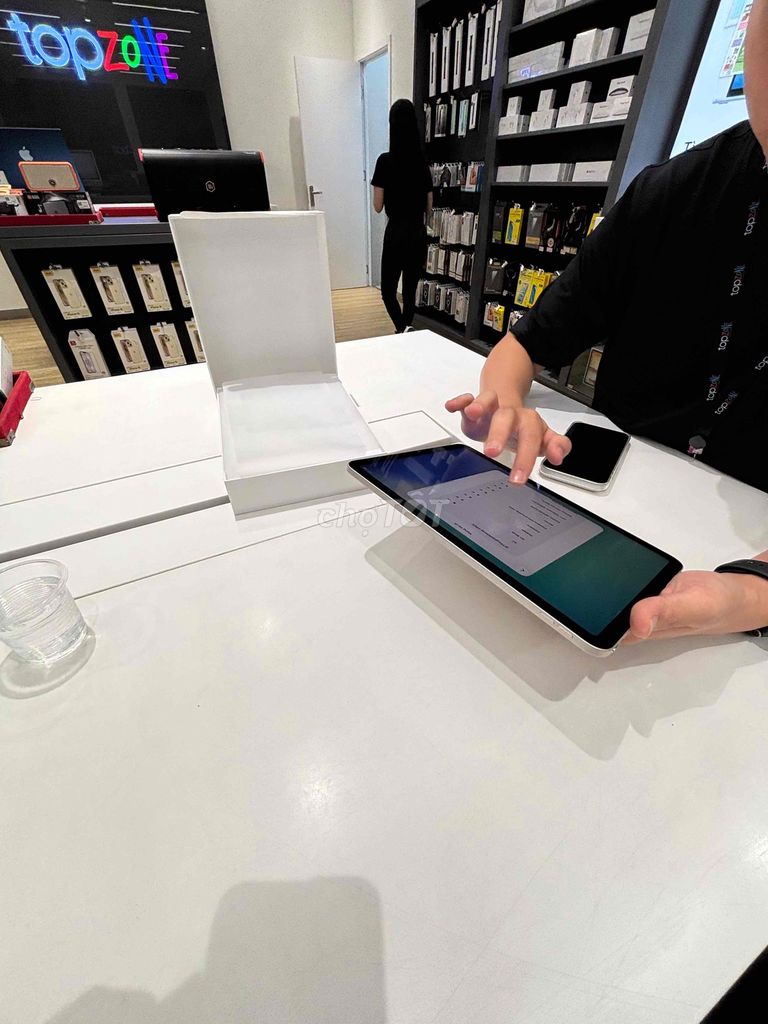 iPad Air M4 11inch 128Gb mới mua 1 tuần, chưa sạc. Mua bán Máy tính bảng tại Huyện Bình Chánh Tp Hồ Chí Minh được đăng bởi Võ Văn Tiến Sỹ hình 1