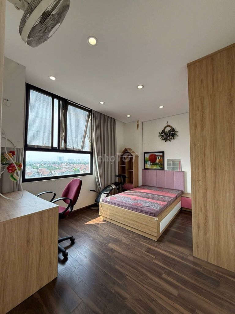 Продается 3-комнатная угловая квартира EcoCity Viet Hung, Long Bien, полностью меблированная - 7,45 млрд долларов