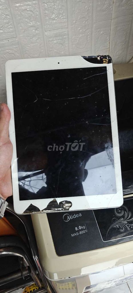 Apple iPad Air 2 Trắng Hư hỏng. Mua bán Máy tính bảng tại Quận 12 Tp Hồ Chí Minh được đăng bởi Trần Huy hình 1