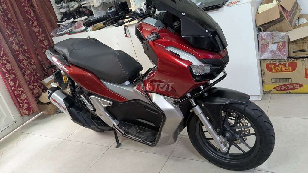Honda ADV 150 куб.см, красный