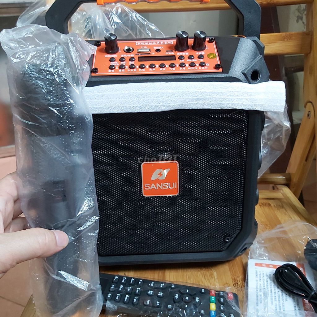 Thanh lý rẻ nốt 1 con SanSui Karaoke mẫu trưng bày