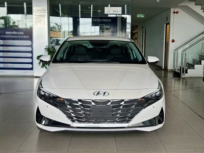 Hyundai Elantra 2.0 - Trả trước 150tr - Xả Kho xe