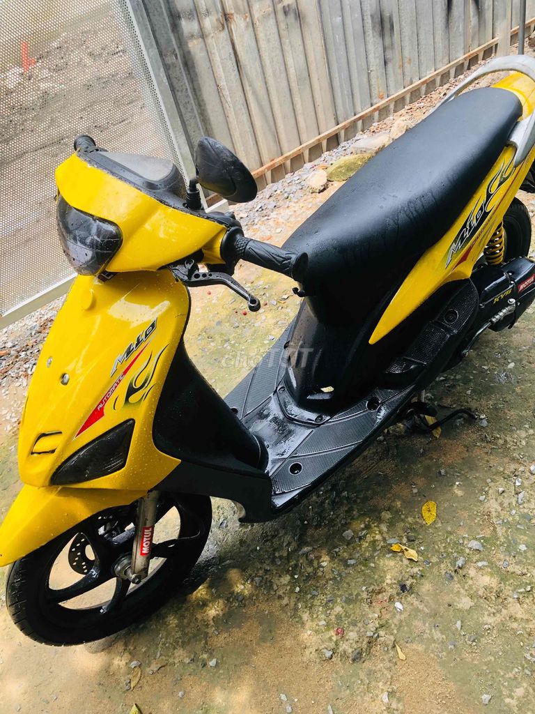Золотой скутер Yamaha Mio