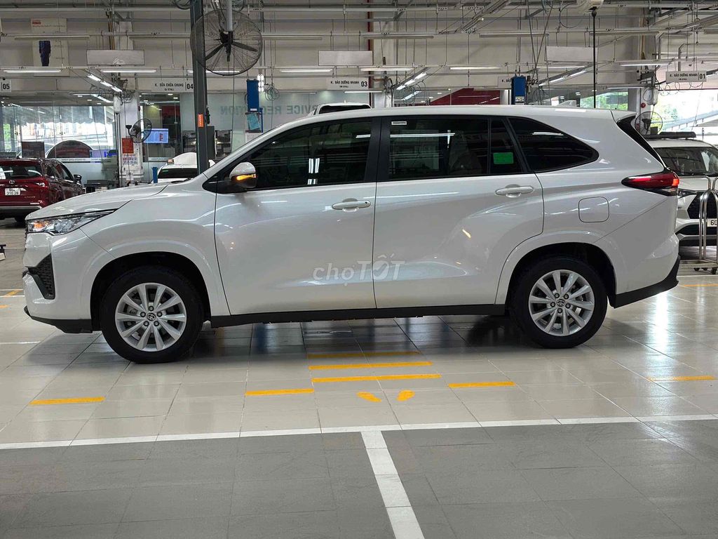 Toyota Innova Cross 2.0V 2024 Trắng 19.000 km