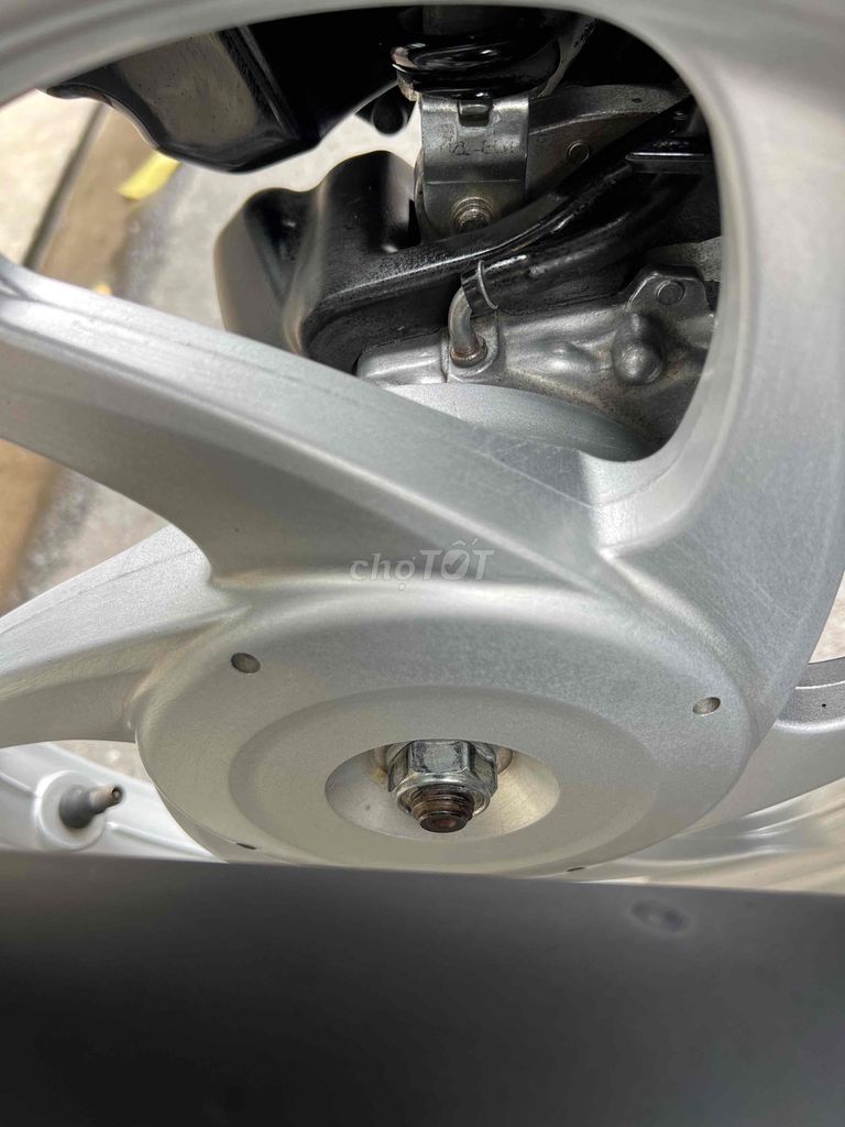 Honda Vision 2017 Trắng Nâu. Mua bán Xe máy tại Quận Ô Môn Cần Thơ được đăng bởi Huỳnh Thắng hình 16