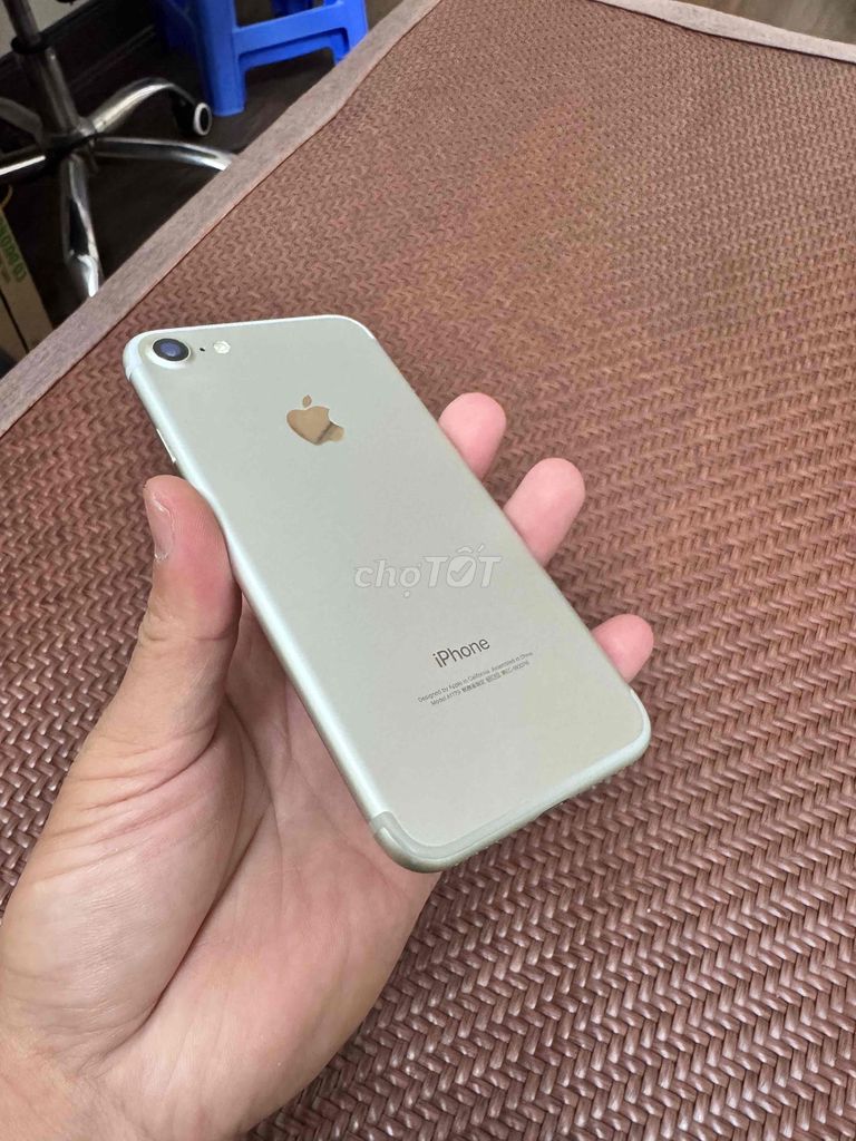Apple iPhone 7 32GB Đen, Bạc. Mua bán Điện thoại tại Quận Hà Đông Hà Nội được đăng bởi Jely Bean hình 1