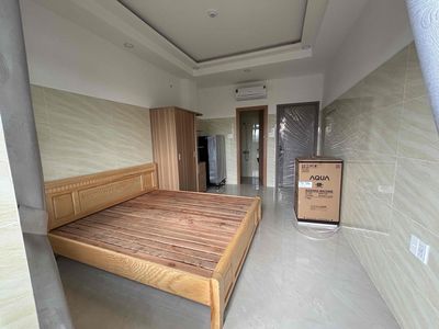cho thuê căn hộ ngay bến xe miền Đông cũ, có ban công và cửa sổ