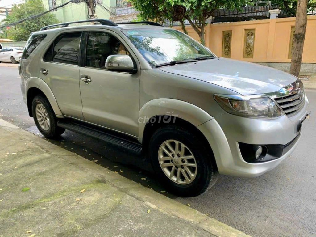 Gia đình cần bán xe Toyota Fortuner bản V cao cấp. Mua bán Ô tô tại Quận Gò Vấp Tp Hồ Chí Minh được đăng bởi Tô Lâm hình 10