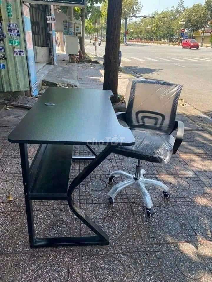 Bàn k cong. Mua bán Bàn ghế tại Quận Cẩm Lệ Đà Nẵng được đăng bởi Trần thuỳ dung hình 1