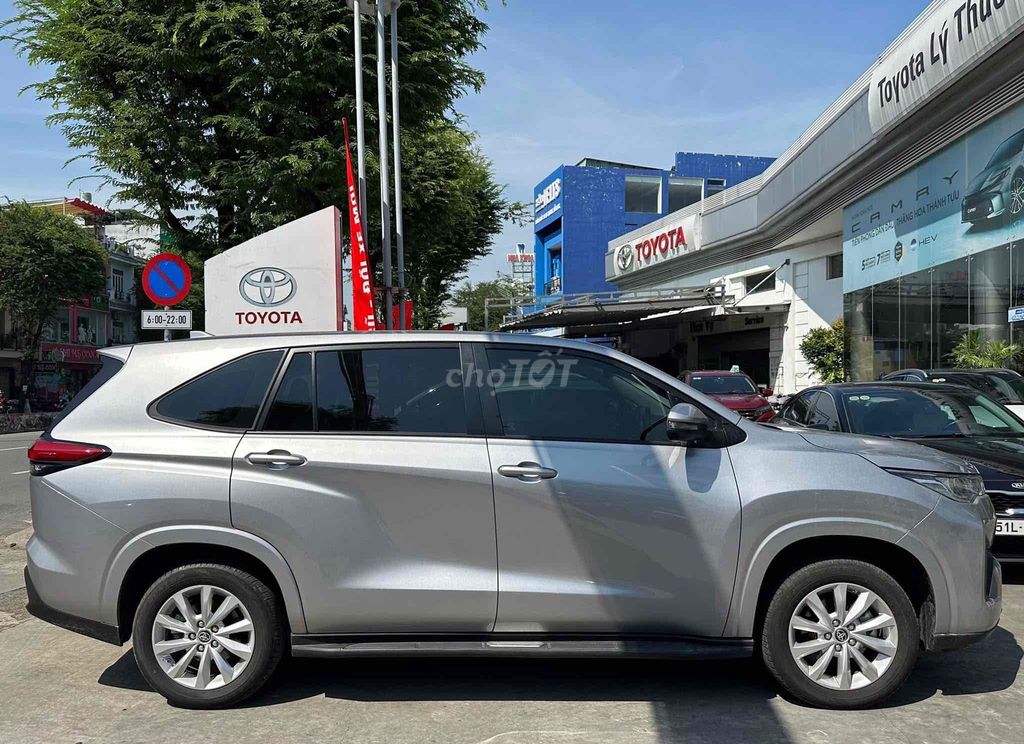 Toyota Innova Cross 2025 - 1300 km. Mua bán Ô tô tại Quận Tân Phú Tp Hồ Chí Minh được đăng bởi TRƯƠNG THANH TUYỀN hình 2