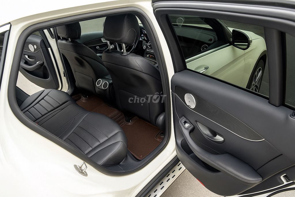 Mercedes Benz GLC Class 2018 300 4MATIC AT -10vạn3. Mua bán Ô tô tại Thành phố Thủ Đức Tp Hồ Chí Minh được đăng bởi Gia Bảo hình 3