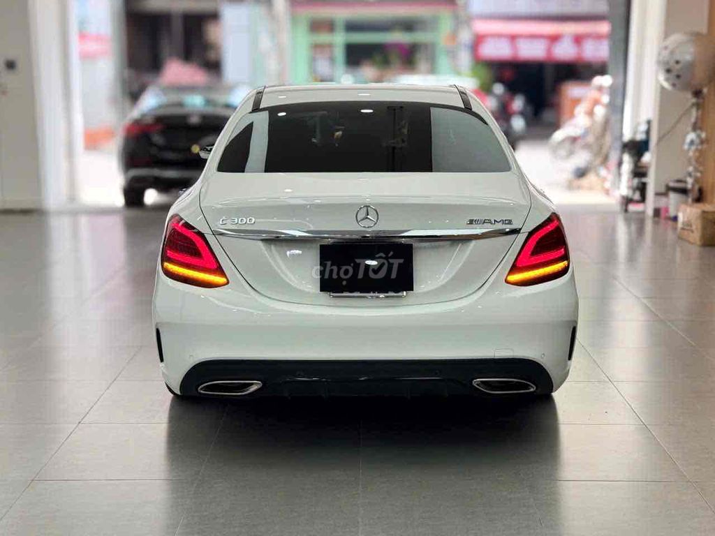 Mercedes Benz C Class 2019 C 300 AMG - 39000 km. Mua bán Ô tô tại Quận Tân Phú Tp Hồ Chí Minh được đăng bởi Xe Lướt Sài Gòn Miền Nam hình 8