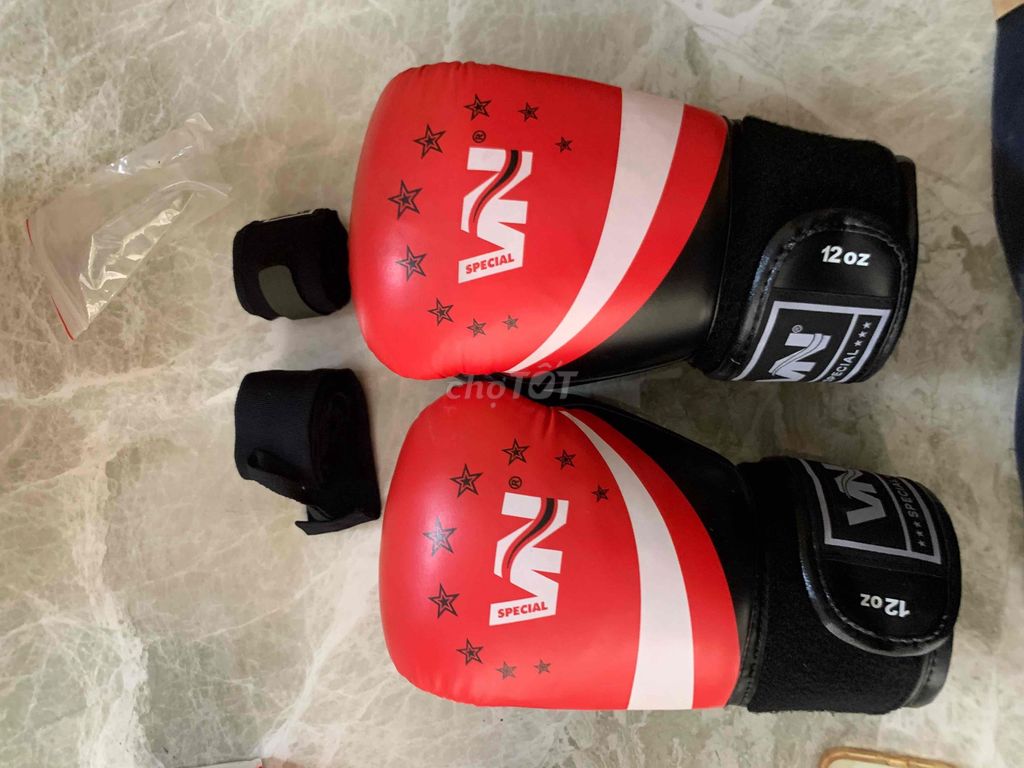 Găng tay boxing 12oz + quấn cổ tay(new 99%). Mua bán Đồ thể thao, Dã ngoại tại Huyện Gia Lâm Hà Nội được đăng bởi Lê Đức Mạnh hình 1