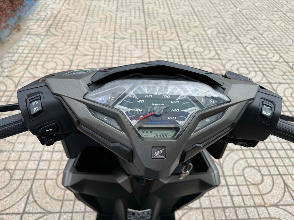 Honda Vario 150 2016 Vàng cát 16384 km. Mua bán Xe máy tại Quận Ô Môn Cần Thơ được đăng bởi Trần Tùng hình 3