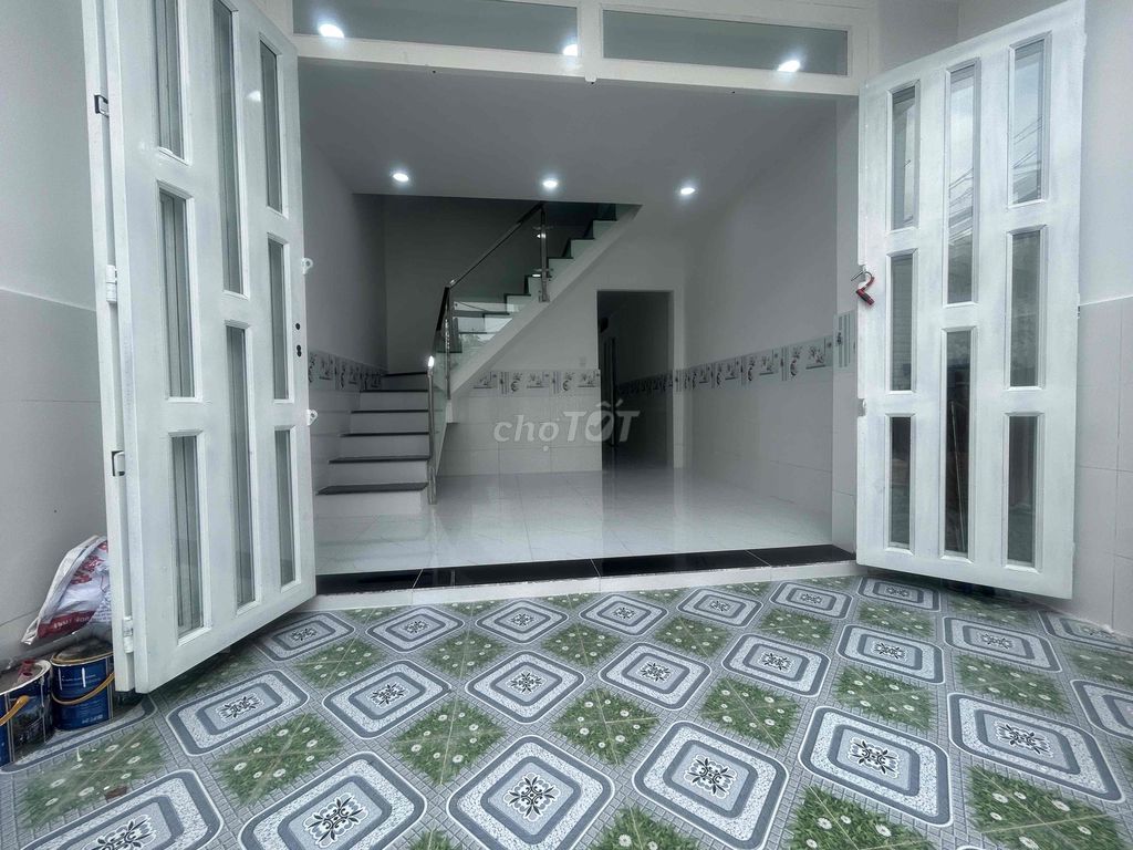 Tôi là chính chủ bán nhà mới 4 x11 có 1 lầu đúc suốt gần ngã 3 Chùa