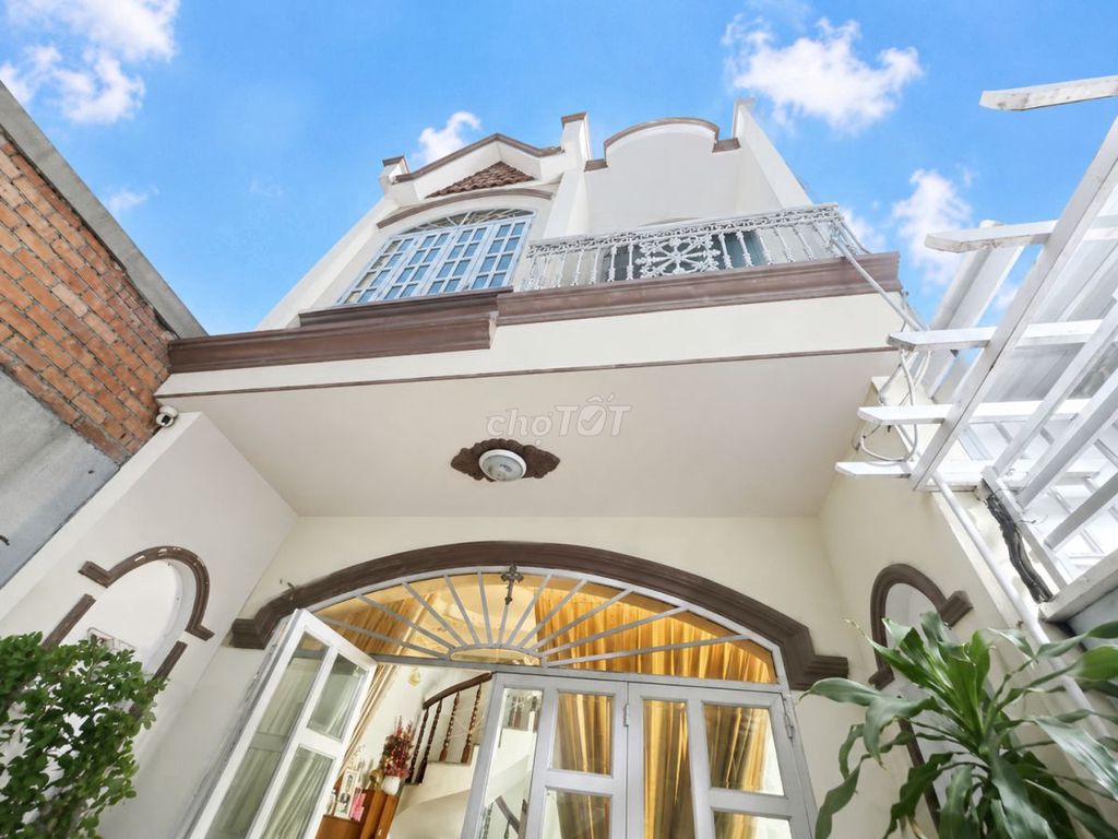 Nhà Hiếm, Chỉ 3.85 Tỷ Có Nhà Ngay Chợ Phạm Văn Bạch, 37m2, 2 Tầng