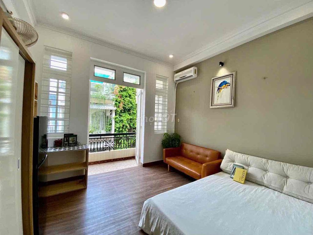 CĂN HỘ BAN CÔNG - FULL NỘI THẤT - NGAY VÒNG XOAY DÂN CHỦ