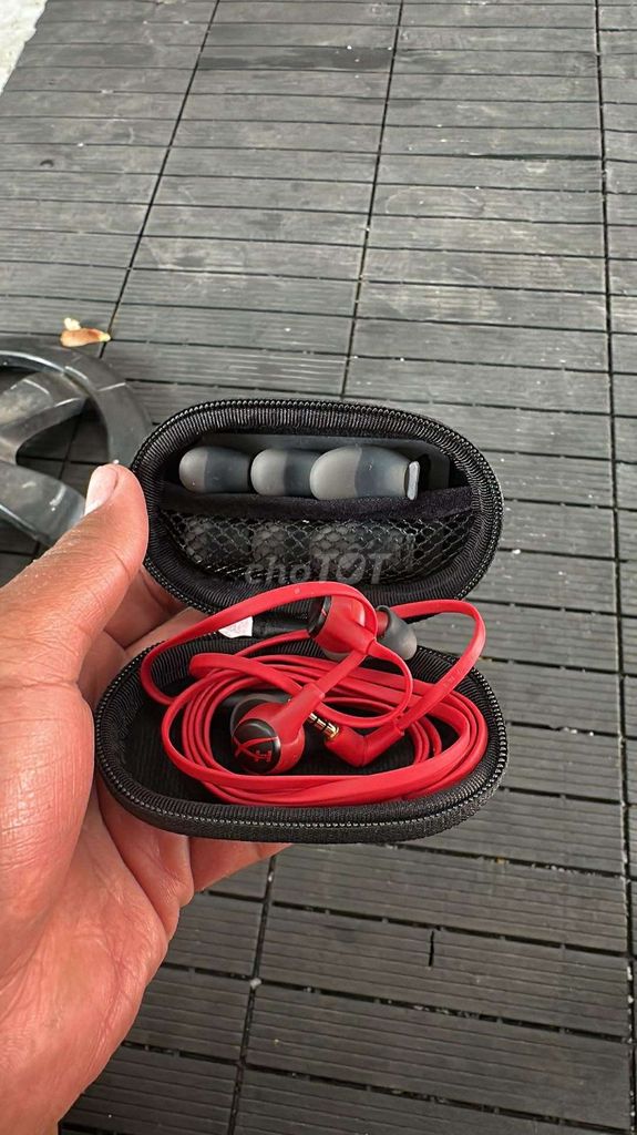 Tai nghe HyperX Đỏ. Mua bán Tivi, Âm thanh tại Quận Bình Thuỷ Cần Thơ được đăng bởi Huynh Tam Phong hình 1