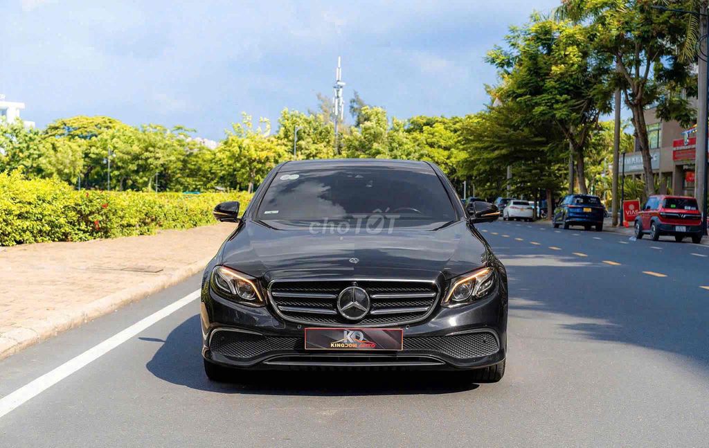 Mercedes E200 Sport 2019 màu Đen cá nhân siêu đẹp