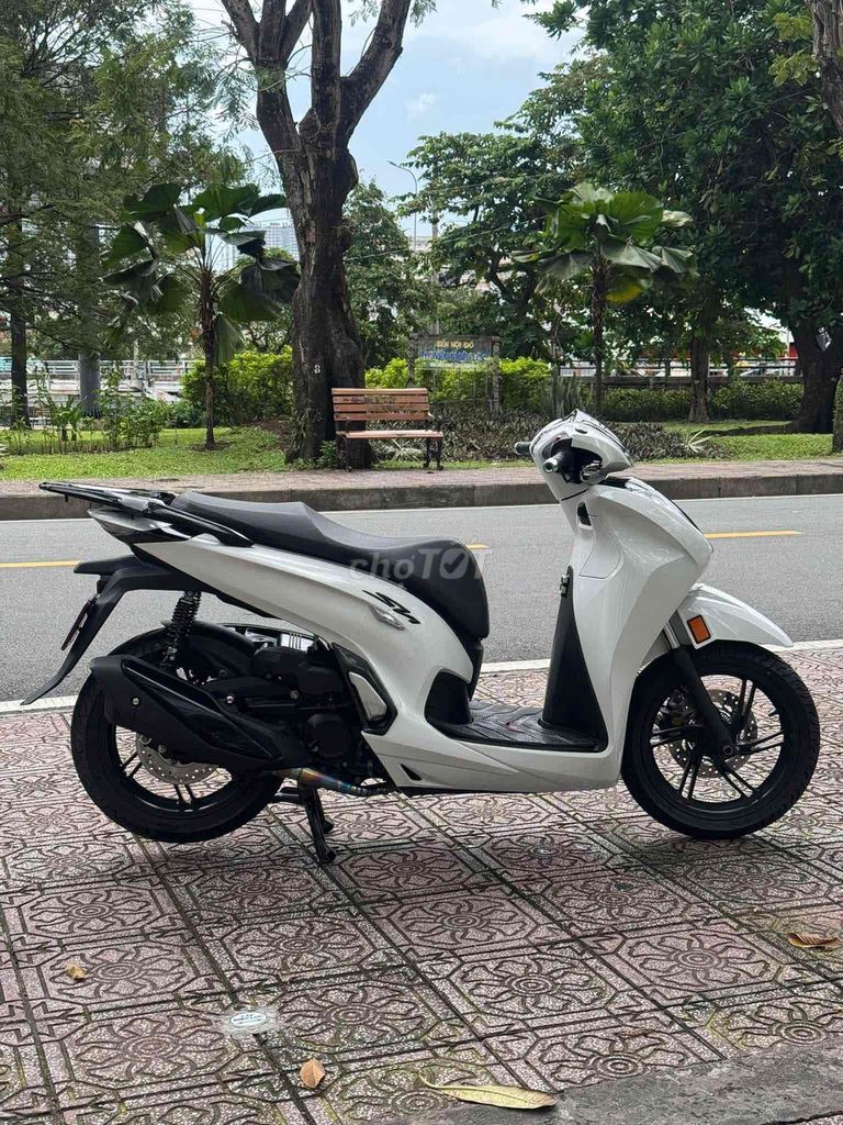 Honda SH350i 2022 белый 20 000 км