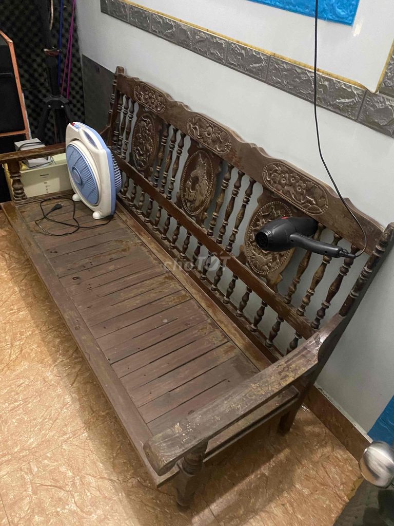 Bộ ghế gỗ thời xưa màu nâu. Mua bán Bàn ghế tại Huyện An Dương Hải Phòng được đăng bởi Quang lanh hình 1