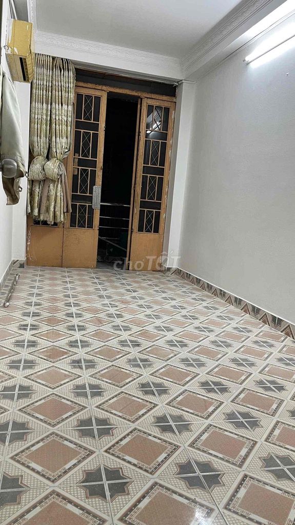 Аренда · 5 комн. · 32 м² · Quận 3, ул. Đường Hoàng Sa