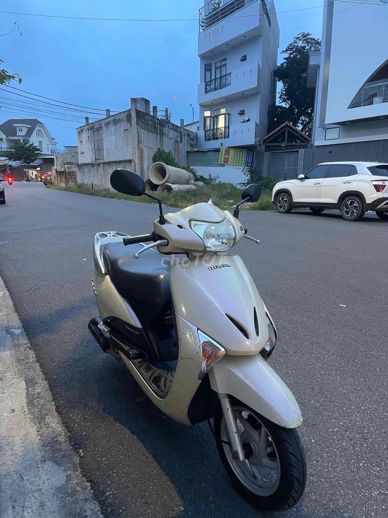 Honda Lead Fi 110 кремово-желтый