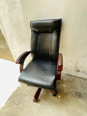 Thanh lí 1 ghế giám đốc 90%. Mua bán Bàn ghế tại Quận Gò Vấp Tp Hồ Chí Minh được đăng bởi Nhân