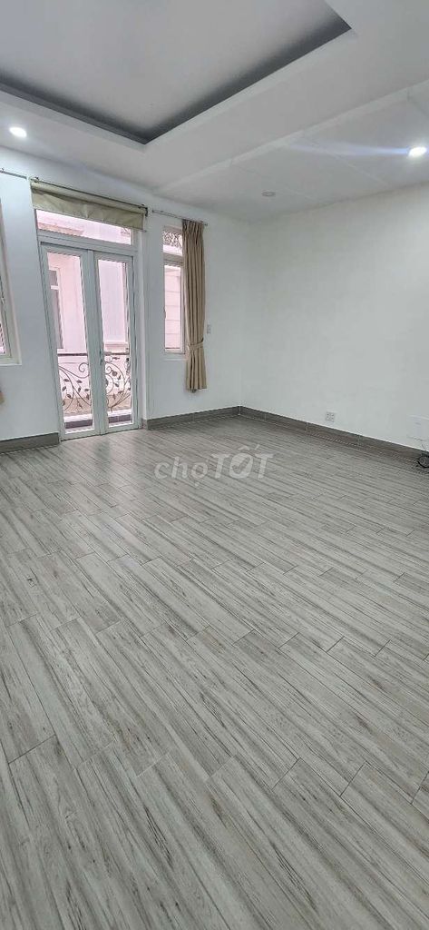 Дом в Районе 3 — 4 этажа, 3 спальни