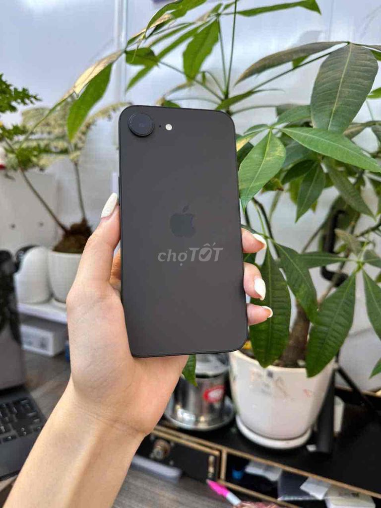 Apple iPhone 16e 128GB Đen 99%. Mua bán Điện thoại tại Quận Đống Đa Hà Nội được đăng bởi giahuy hình 1