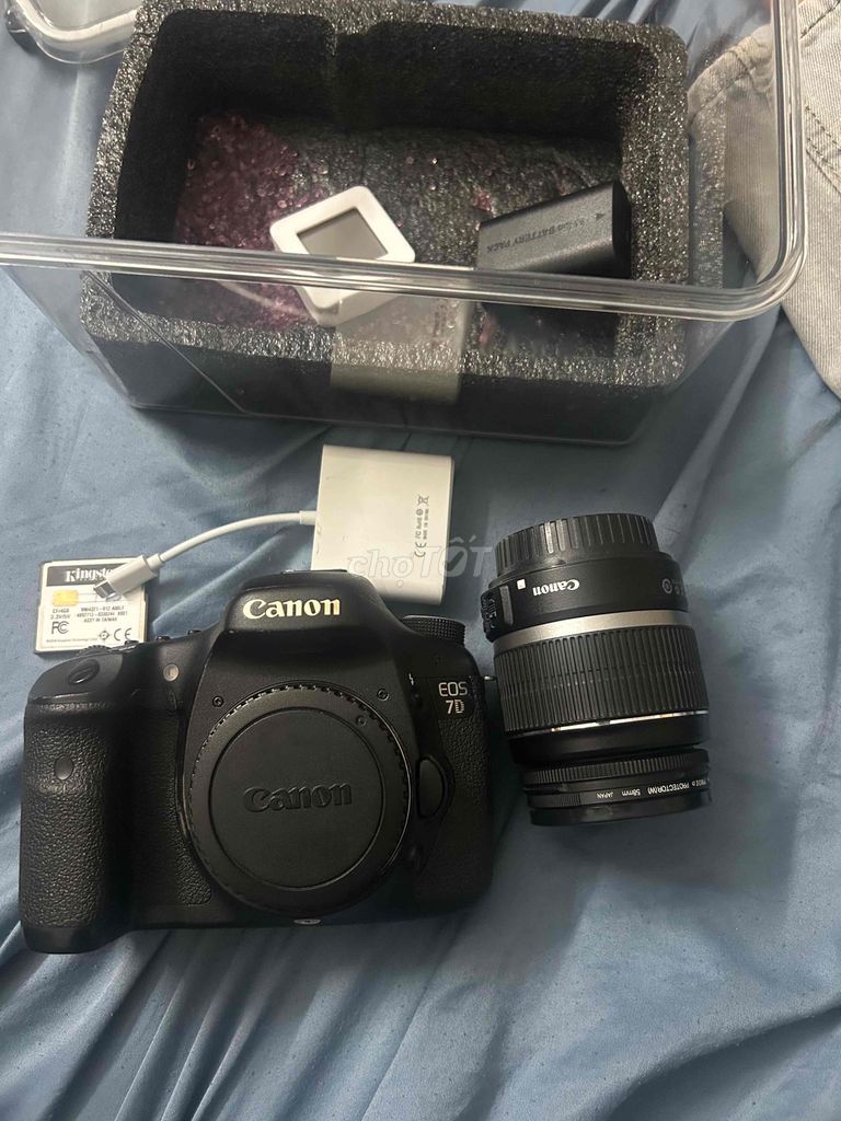 Máy ảnh Canon EOS 7D Đen APS-C. Mua bán Máy ảnh, Máy quay tại Thành phố Thủ Dầu Một Bình Dương được đăng bởi Lê Duy hình 1