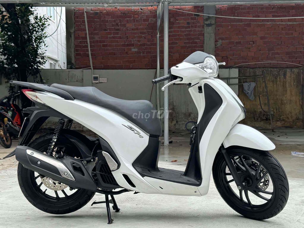 Honda SH 150 Smartkey белый, мотоцикл красивый, собственник продает
