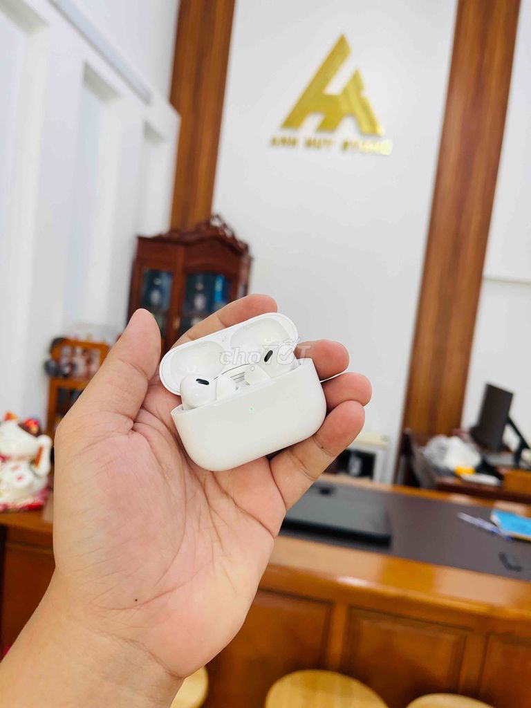 Airpods Pro 2 chính hãng 98,99%. 2tr990k Bh7/2025.