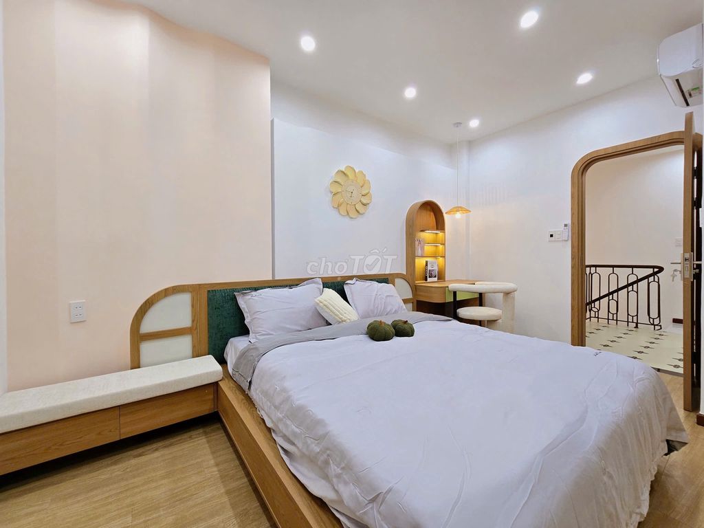 Furnished 3-storey house off Ông Ích Khiêm — photo 8