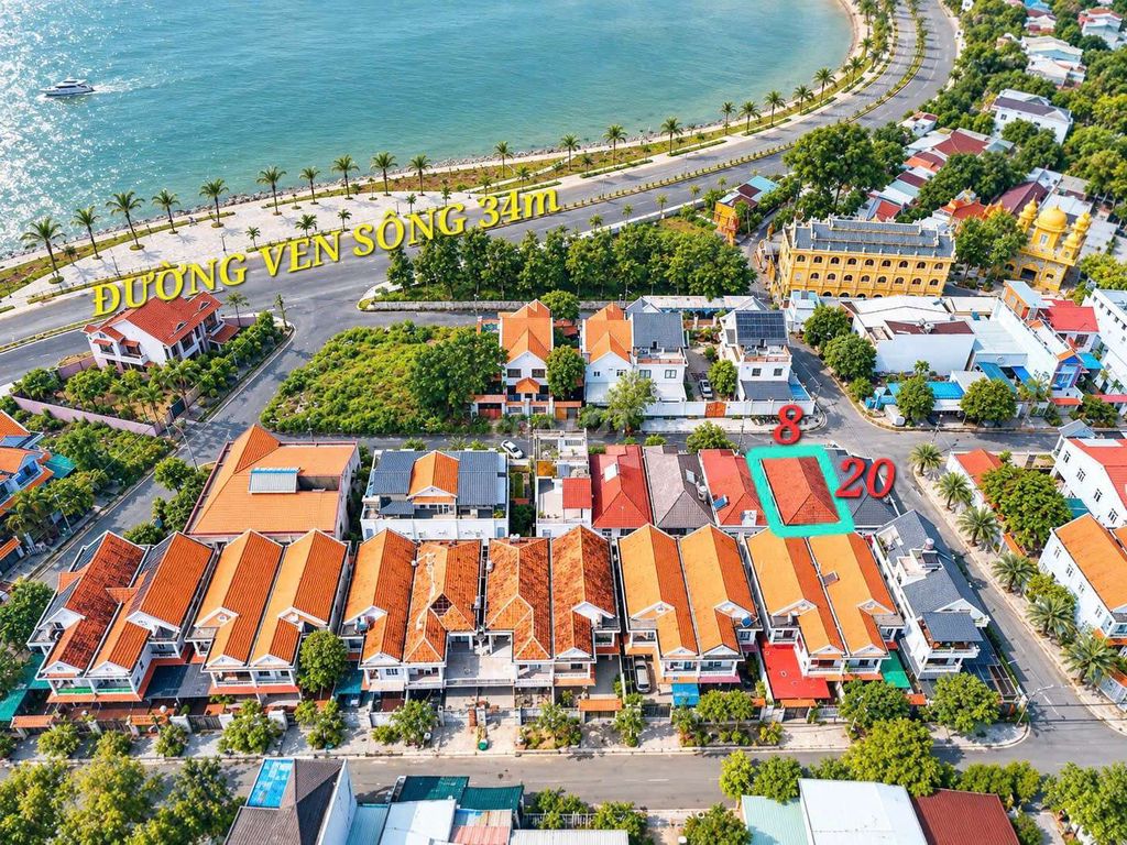 Biệt thự gần sông 
