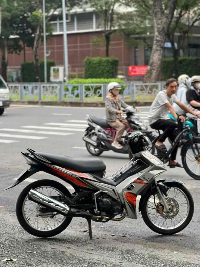 Yamaha Exciter серебристый, чёрный, оранжевый Вьетнам