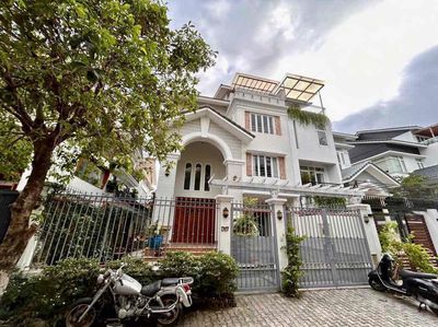 Biệt thự 220,5 m² · 5 PN · Đường Hoàng Quốc Việt